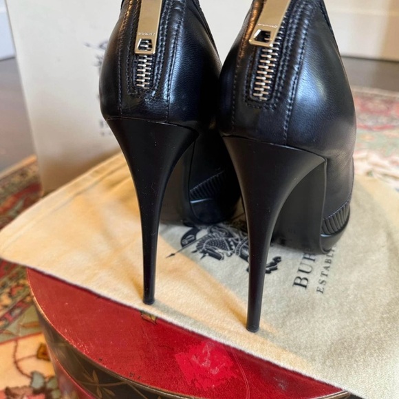 Burberry Prorsum Leather Pumps - Picture 8 of 11